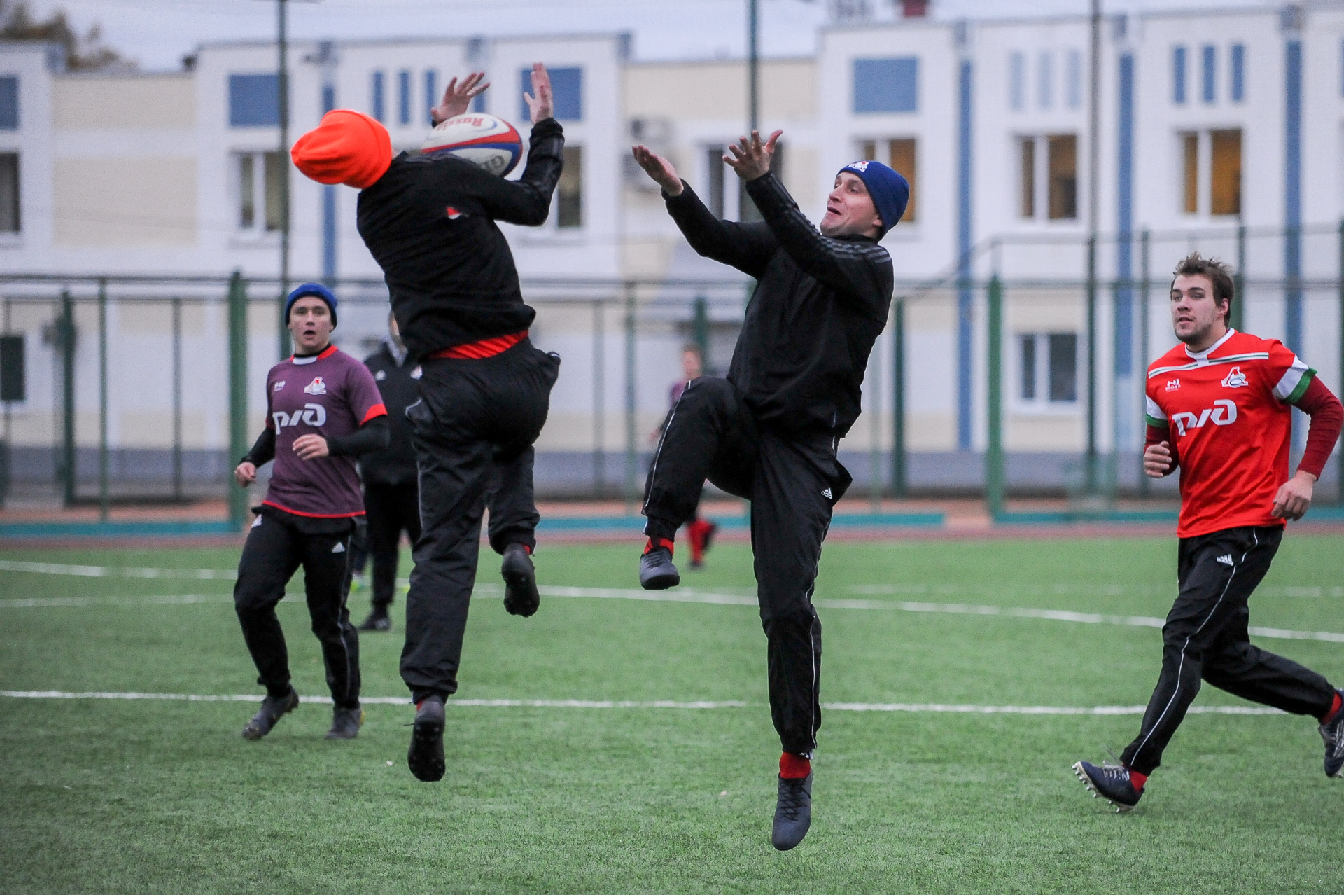 Тренировочные 21. Локомотив соревнований Казань. Футбол дубль тренировка. Дмитрий Андосов Локомотив дубль-3. Фото Локомотив 2011 тренировка на улице летом.